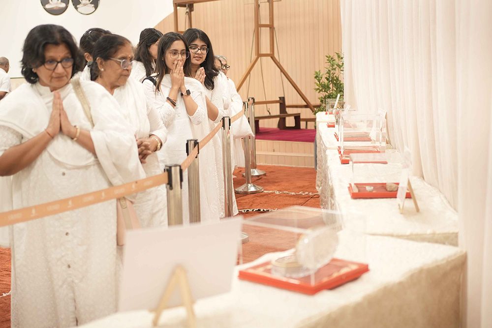 Darshan of objects graced by Param Krupalu Dev